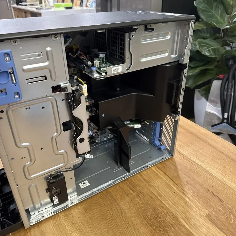 Dell Poweredge T310 Server 1x X3430 2.53 GHz 4 GB Ram No OS No HDD. Tested Works